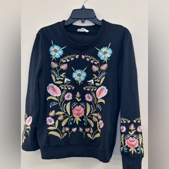Black Solitaire Embroidered Sweater, size large - Picture 1 of 5